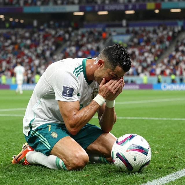 Cristiano Ronaldo khóc nức nở, World Cup 2026 tạm nghỉ một ngày